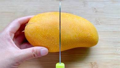 今天才知道，芒果中間切一刀，吃芒果時不髒手也流汁，真是太方便了